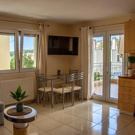 Апартаменты Irini *