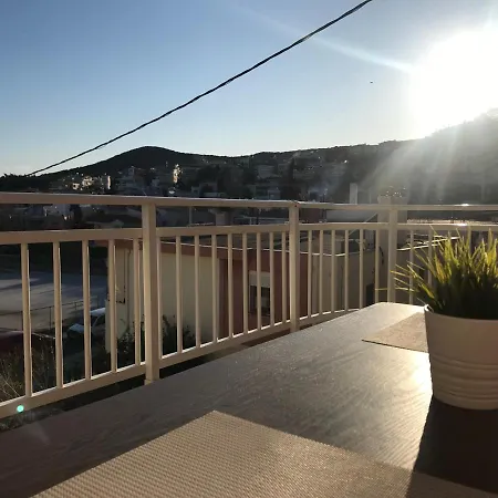 Апартаменты Irini *